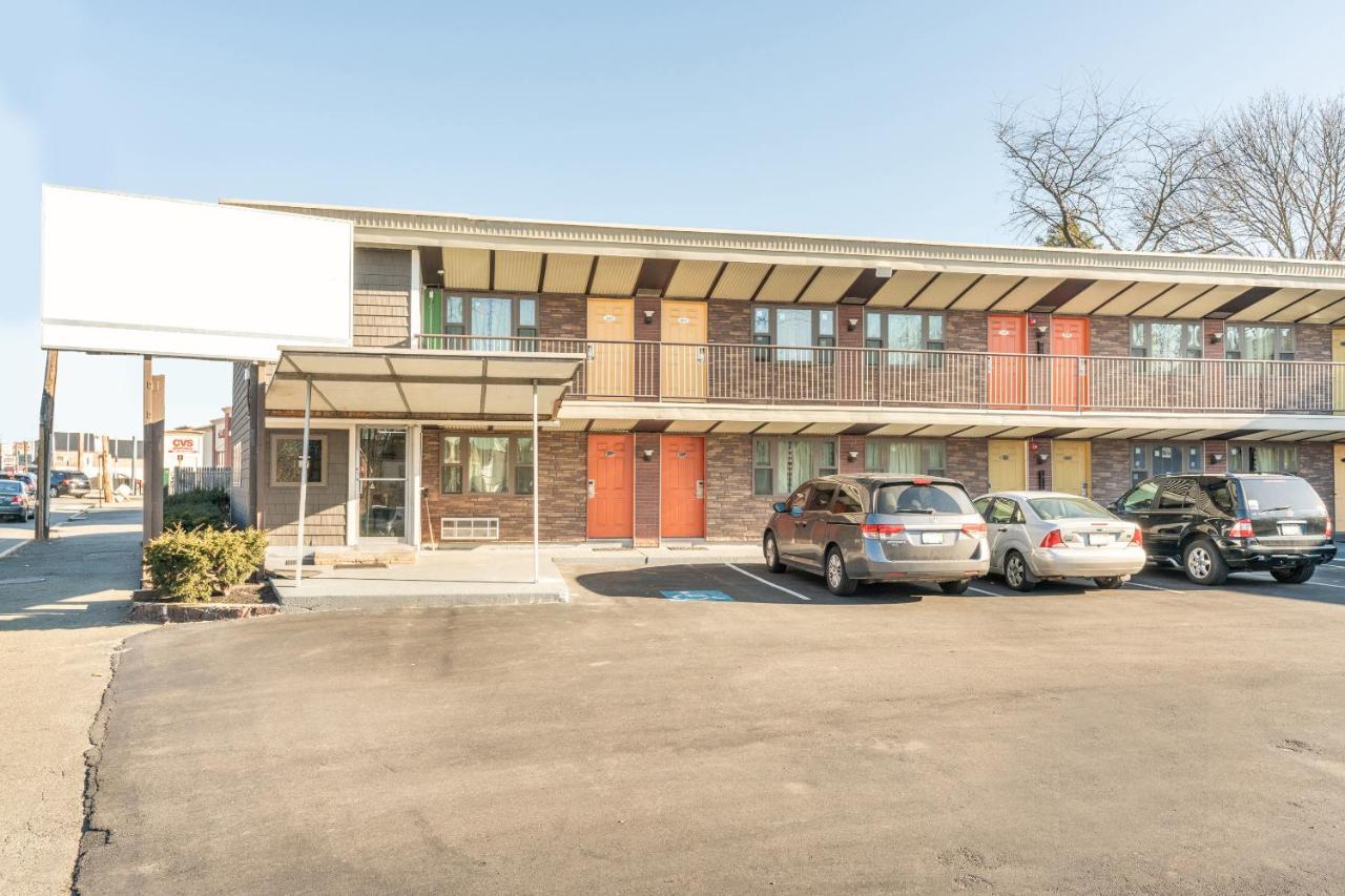Oyo Hotel Malden Ma Broadway Exterior foto