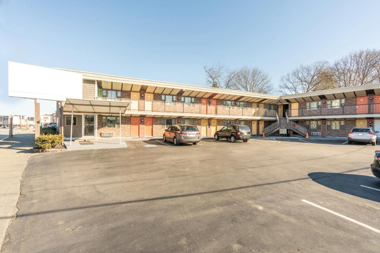 Oyo Hotel Malden Ma Broadway Exterior foto
