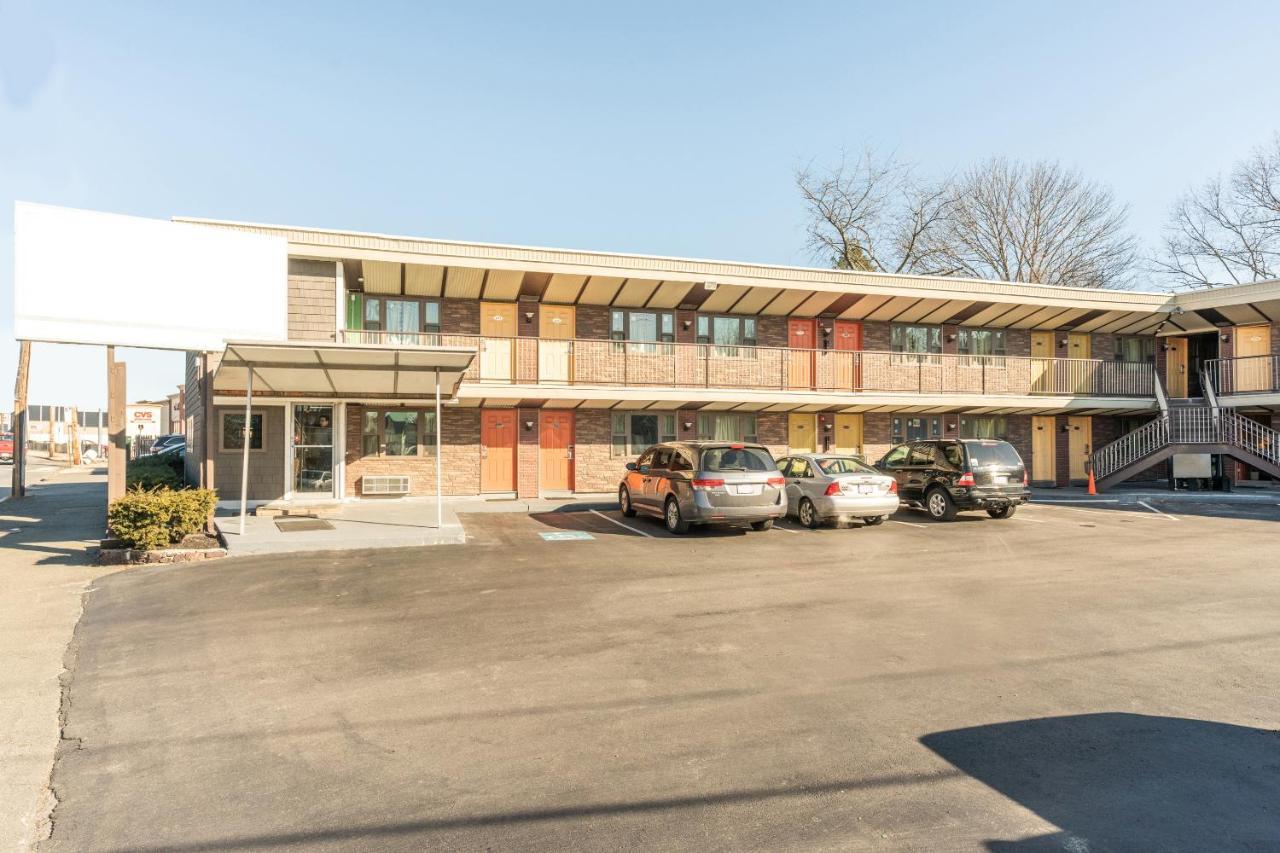 Oyo Hotel Malden Ma Broadway Exterior foto